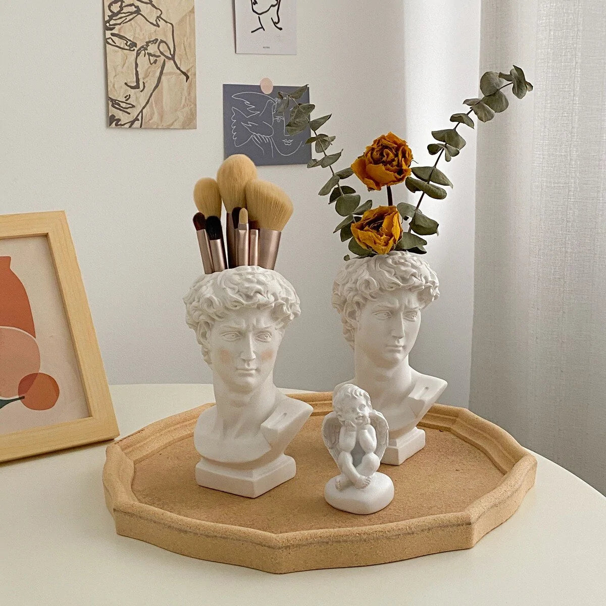 NeoClassica Bust Vase”! 🏛️🌸