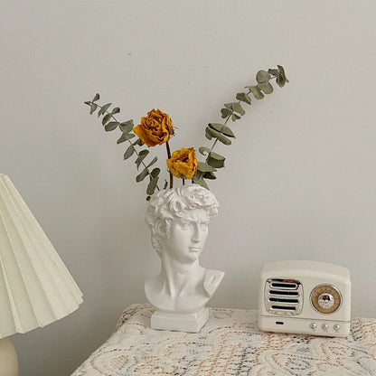 NeoClassica Bust Vase”! 🏛️🌸